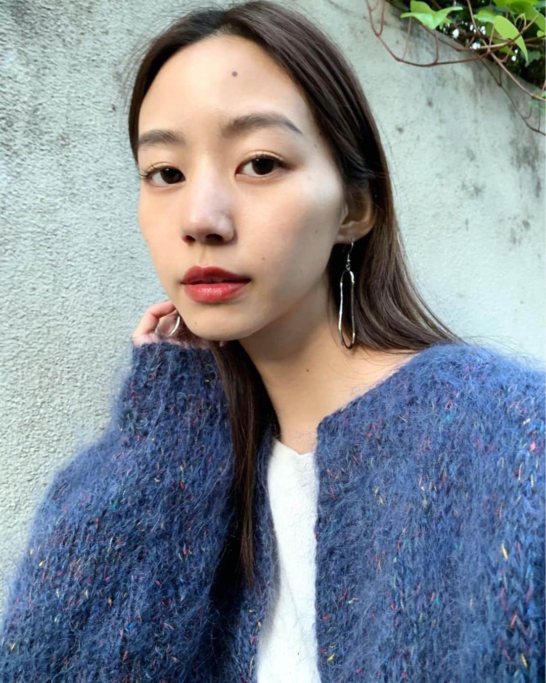 Shiho Sasakiのインスタグラム：「12月スタート⏩ 今月のイベントといえばクリスマスですね🎄 私は毎年友達とクリスマス会の時にプレゼント交換するんだけど 今年はアクセサリーにしようかな💎💭 MOUSSYのはシンプルで毎日つけられるデザインの物多いから、ギフトにもおすすめだよ🎁 #MOUSSY#MOUSSYSNAP」