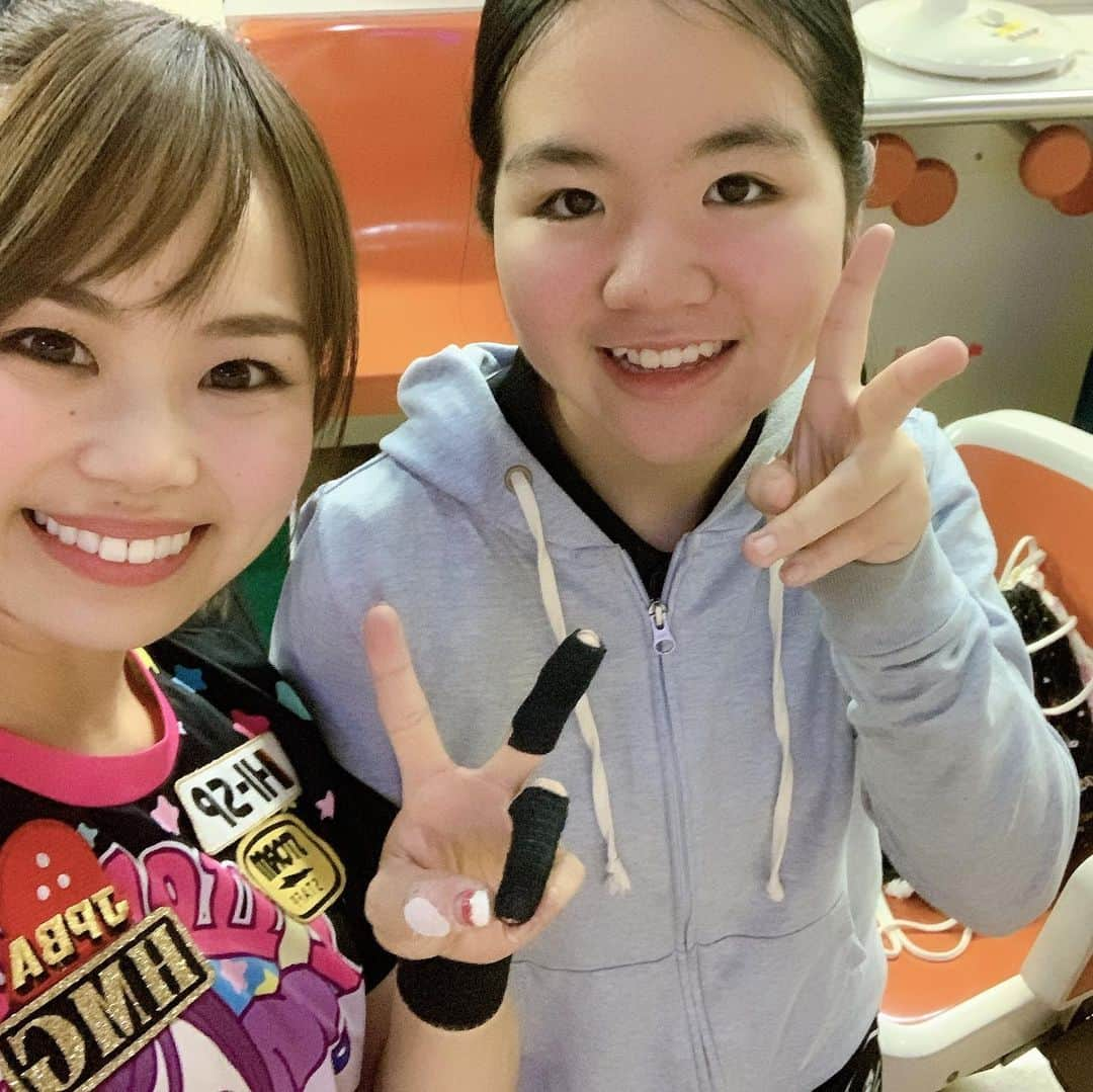 安藤瞳さんのインスタグラム写真 - (安藤瞳Instagram)「名前がおなじ瞳ちゃん🍀😄 いつも来てくれてありがとうー✨  #ボウリング女子 #チャレンジマッチ #ノースランドボウル呉羽」12月1日 17時04分 - hitomiandoh