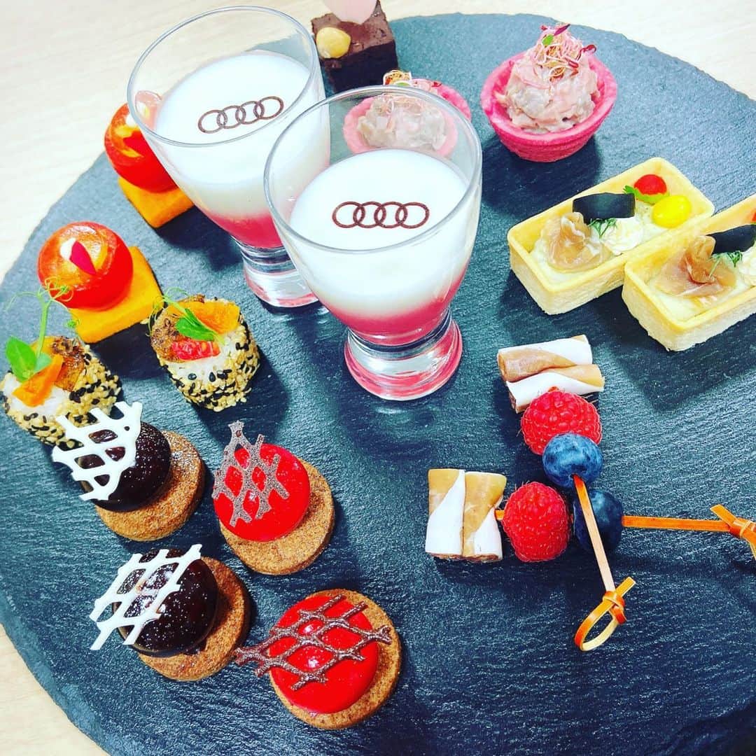 のインスタグラム：「本日は、Audi つくば さんのイベントにお招き頂いております🚗  楽屋にこーんな素敵なプレートが✨✨✨ 可愛い〜❣️ 本番がんばるぞー💪  #auditsukuba #audi #つくば」