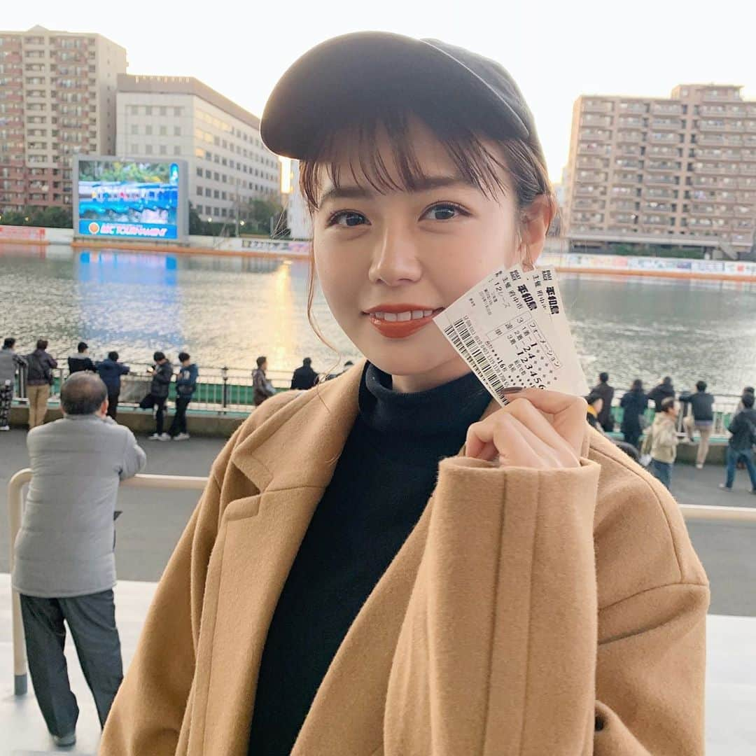 井口綾子さんのインスタグラム写真 - (井口綾子Instagram)「お仕事終わりにマネージャーさんたちとずっといきたかった平和島のボートレース場に行ってきました〜☺️🚣‍♀️ 初めて見に行ったけど楽しかった！ 準決勝の試合はお客さんの熱気もすごくてさらに興奮しました😳 やっぱりスポーツの生観戦はいいですね〜✌︎✨」12月1日 17時12分 - ayako_inokuchi