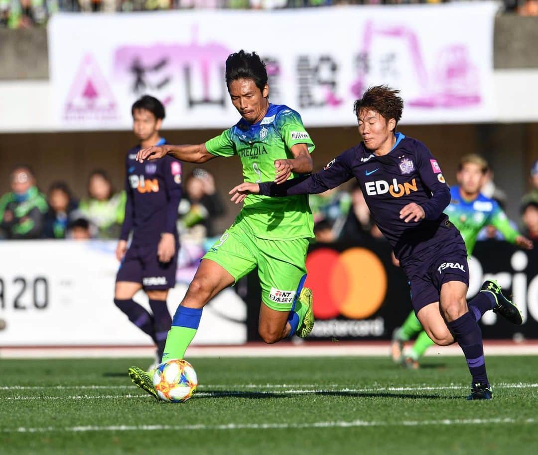 指宿洋史のインスタグラム：「皆で掴んだ勝利。 Por fin ganamos. Quedan una jornada para conseguir nuestro objetivo.  #湘南ベルマーレ #bellmare」