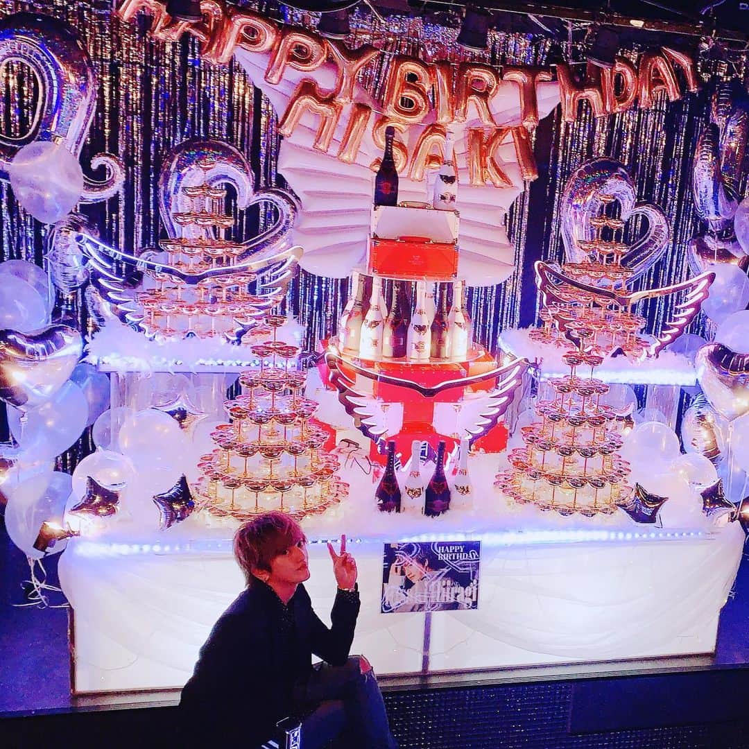 のインスタグラム：「みーんなーがーぼくをばかーにすーんだーなめーんなーー🖕 #よんしぇんさんびゃくまん」