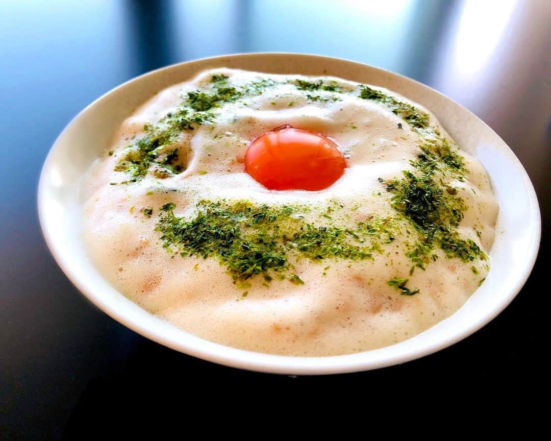 今井翼さんのインスタグラム写真 - (今井翼Instagram)「ごはん  納豆卵かけごはん。  蕎麦うどんにも。  #卵 #ひきわり納豆 #白身と納豆 #泡立て #ご飯にのせて #卵黄 #青のり #味付けお好みで #タンパク質  #今井食堂」12月1日 17時09分 - tsubasaimai_official