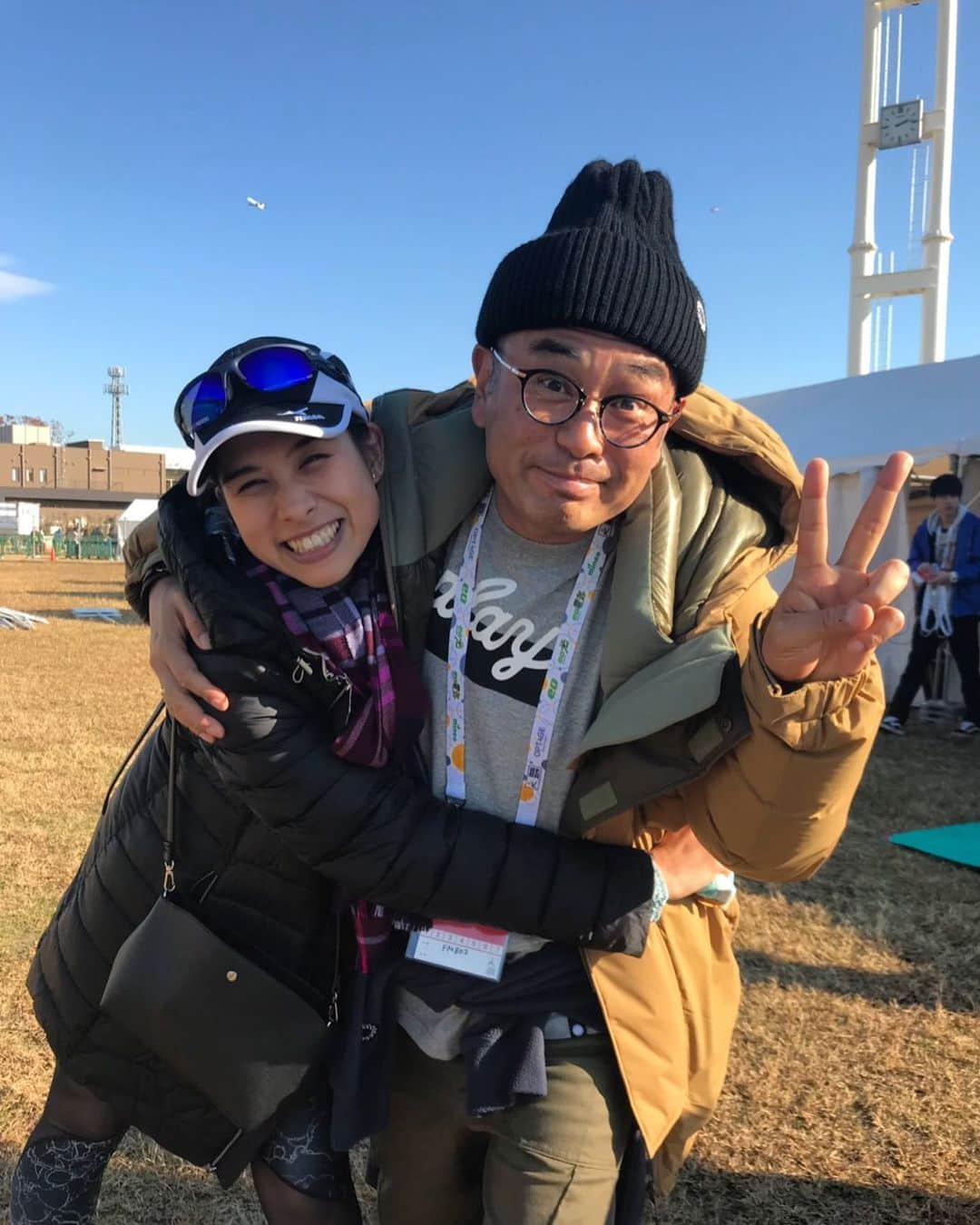 のインスタグラム：「今年はスタートもフィニッシュも ヒロトさんの声に見守られながら 走りました！. . 大会中はFM802で生放送中のDJ浅井博章さんの番組からも電話でエールをもらっていました🤗 . 新しいコースになっても、大阪ならではのネタも交えたユニークな応援いっぱいあったし、やはり御堂筋はスイスイ走りやすかったなぁ🏃‍♀️🌈 #大阪マラソン #FM802」