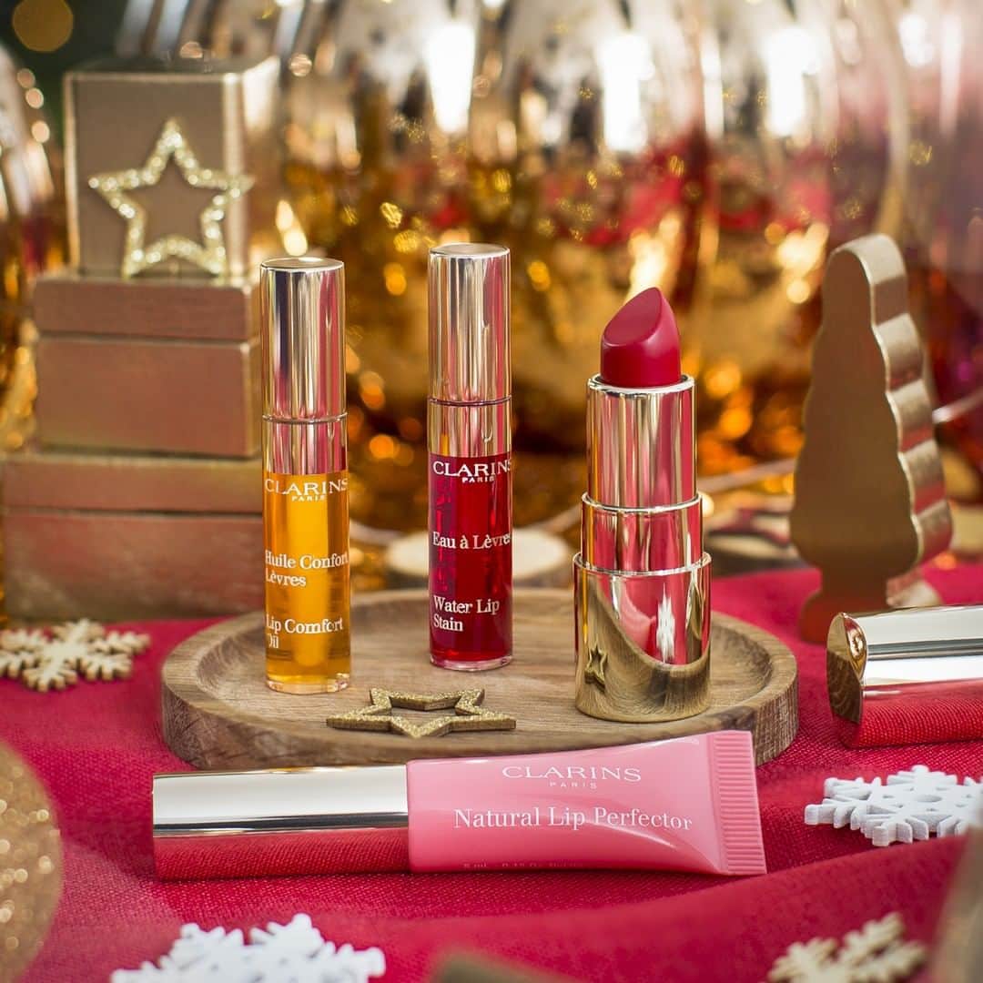 ClarinsUKさんのインスタグラム写真 - (ClarinsUKInstagram)「Everything you need for a perfect pout this festive season! Discover our Christmas gift sets on Clarins.com 💋 #ChristmasWithClarins」12月1日 17時25分 - clarinsuk