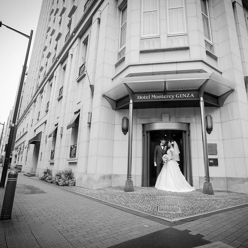 ホテルモントレウェディング【公式】 のインスタグラム：「♥ #montereyweddingstories2019 ￣￣￣￣￣￣￣￣￣￣￣￣￣￣￣￣ ＊＊＊1p／30p＊＊＊ . 結婚式をすると決めた日。 いろんな感情でいっぱいでした。 . 私たちは今日、結婚式を行います。 また帰って来られるこのホテルモントレで。 . @montereyweddingをフォローして 『 #モントレ花嫁 』『 #ホテルモントレ』の タグをつけて投稿してくださいね＊*. . ◆ホテルモントレ公式HPはこちら* https://www.monterey-wedding.jp . #モントレ #モントレ花婿 #プレ花嫁 #卒花 #marry花嫁 #dressy花嫁 #farnyレポ #プラコレ ﻿#maricuru #dressy花嫁 #日本中のプレ花嫁さんと繋がりたい #ウエディングニュース #flower #ウェディングドレス #dress #結婚式 #披露宴 #結婚式場 #2019年秋婚 #2019年冬婚 #2020年春婚 #2020年夏婚」