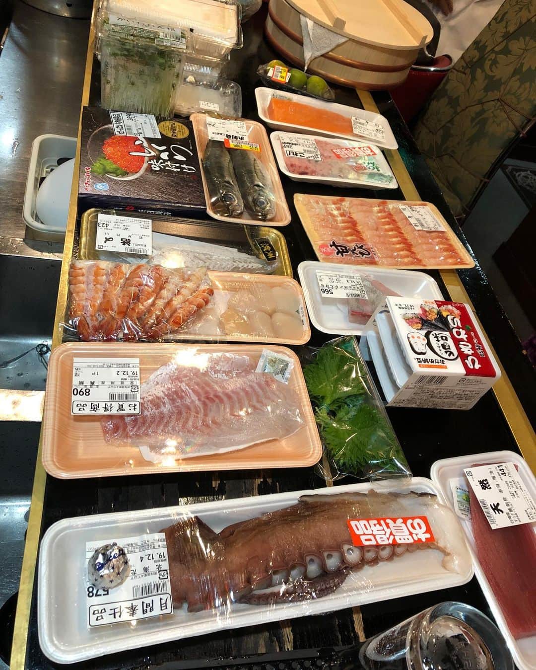 二上美紀子（GAMI）のインスタグラム：「さあ！ ちゃんすでお寿司大会始まるよー！  寿司職人が握るお寿司！  #ちゃんす #wavepro #お寿司 #波の日ちゃんす」