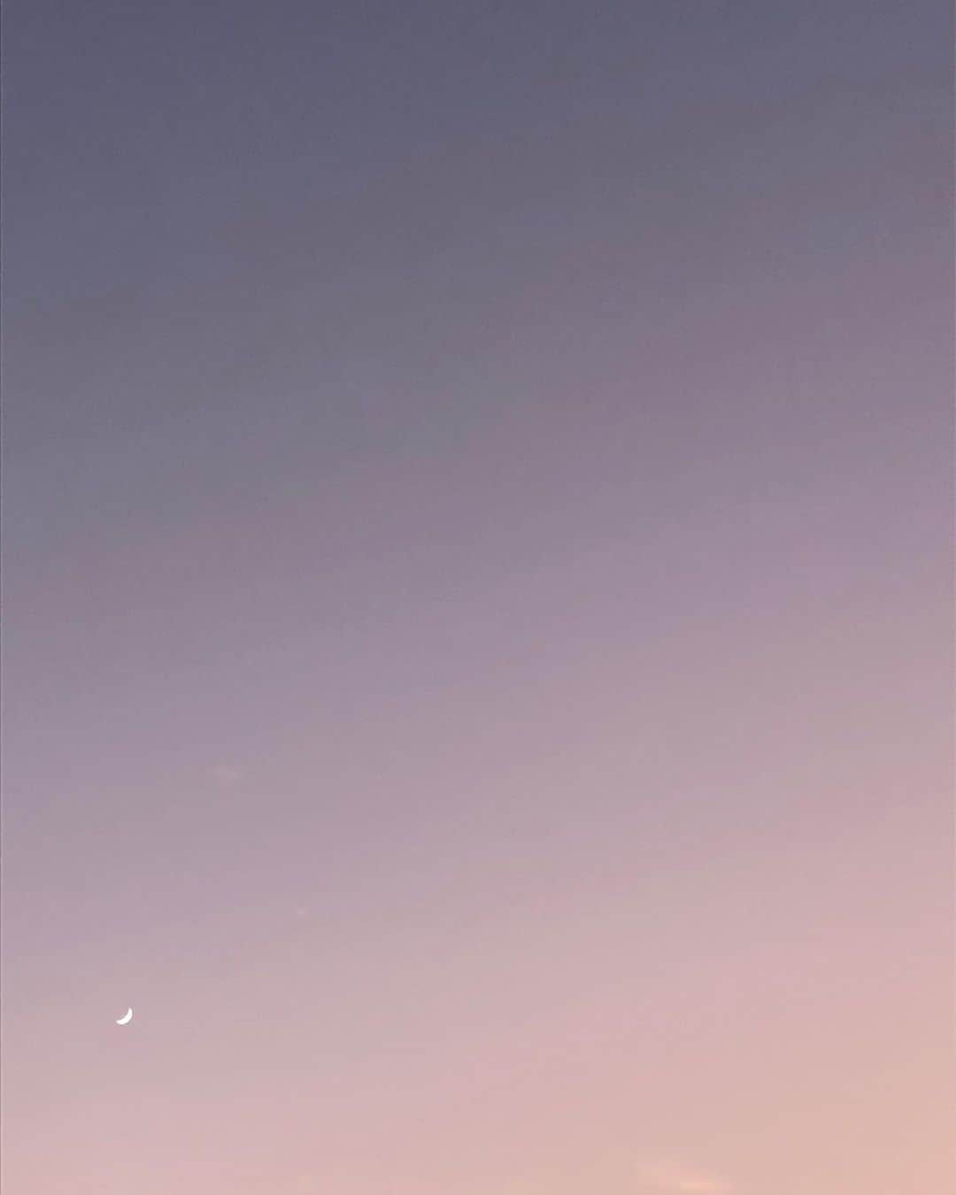 MiChiのインスタグラム：「Hey there beautiful 🌙」