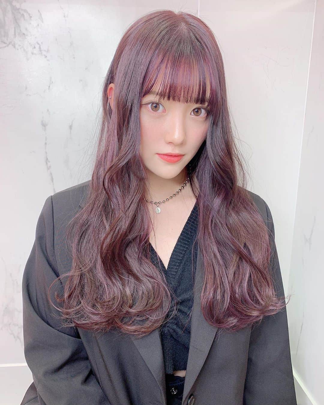 木本花音のインスタグラム：「newhair💜めちゃくちゃ可愛くてお気に入り🥺💜💜 #hair #hairstyles #haircolor #purple #purplehair #shimasixginza #shima #美容院 #髪型 #紫髪 #헤어스타일 #헤어컬러 #헤어스타일링 #헤어 #머리스타일 #머리스타그램 #머리」