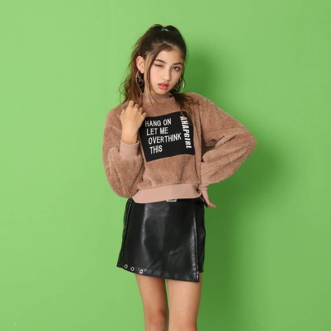 りりあさんのインスタグラム写真 - (りりあInstagram)「どの色が似合うかな？ ・ ・ ・  #anapgirl #アナップガール #teenmodel #webmodel #おすすめ#冬コーデ#モコモコ#ボアトップス#3色#どの色もかわいい#aw2019 #newarrival」12月1日 17時38分 - lilliakarina