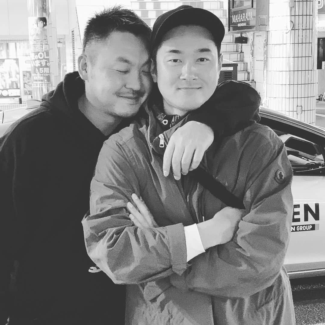 枡田慎太郎さんのインスタグラム写真 - (枡田慎太郎Instagram)「いつかの2人。 銀次微笑み。笑 俺ただの酔っ払い。笑 #銀太郎」12月1日 17時41分 - masushin78