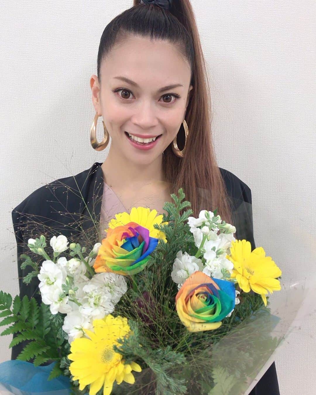 小柳ゆきのインスタグラム：「栃木放送さん公開録音、宇都宮ベルモール終了致しました‼️ 栃木の皆様、ありがとうございました。  明日は大宮西警察1日署長を務めさせて頂きます👮‍♂️ . . 詳細はストーリーズのリンクからご確認ください。  by STAFF」
