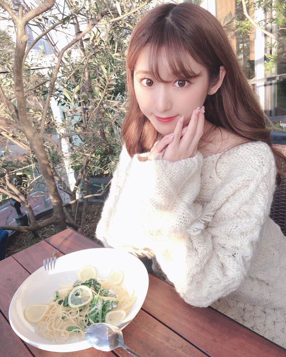 阿比留李帆のインスタグラム：「陽が出ててきもちよかったから テラスで..💕🐻 もう気が付いたら12月🤶 たのしみいっぱい🥰 #cafe#lunch#カフェ#ランチ」