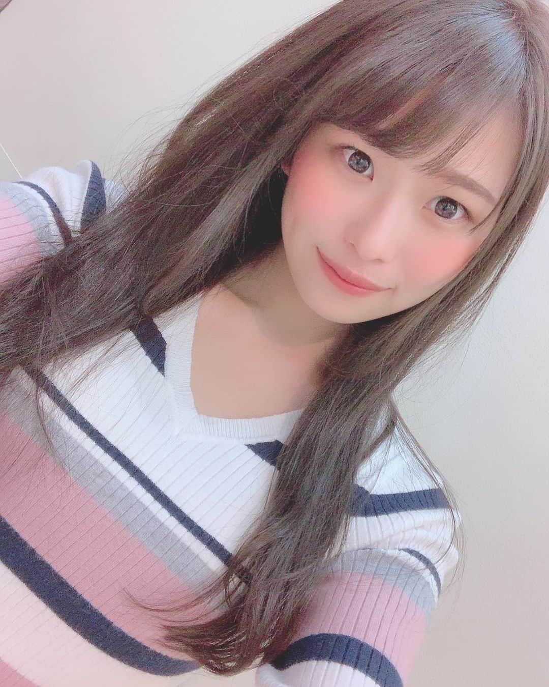 のインスタグラム：「┈❁┈┈❁┈┈❁┈ ・ ・ ・ ・ ・ 8年ぶり？くらいに前髪つくったよ✨ ばっさり✂️！！すごく勇気がいったけど いい感じにしてくれてありがとう\( ˆoˆ )/ いつも、さんきゅ🙋‍♀️❣️ ▶︎ @ryouya_kokumai ・ ・ ・ ・ ・ #hairstyle #hair #longhair ⠀ #japan #japanesegirl ⠀ #selfie #me #tokyo⠀ #instagood #followme ⠀ #instalike #努力工作 #早上好⠀ #自撮り #写真好きな人と繋がりたい ⠀ #ヘアアレンジ #前髪  #ロングヘア #スーパーGT⠀ #レースクイーン」