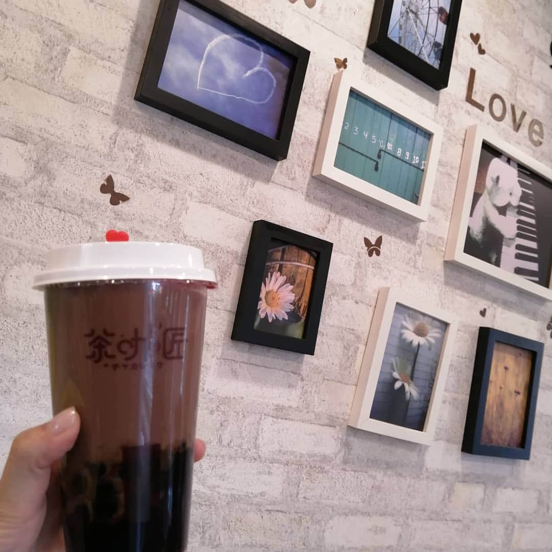 米倉れいなのインスタグラム：「, 若者らしい遊びした👏👏 #インスタ映え #タピオカ #チャカショウ  #飲みきるのに必死 #24歳まだいける」