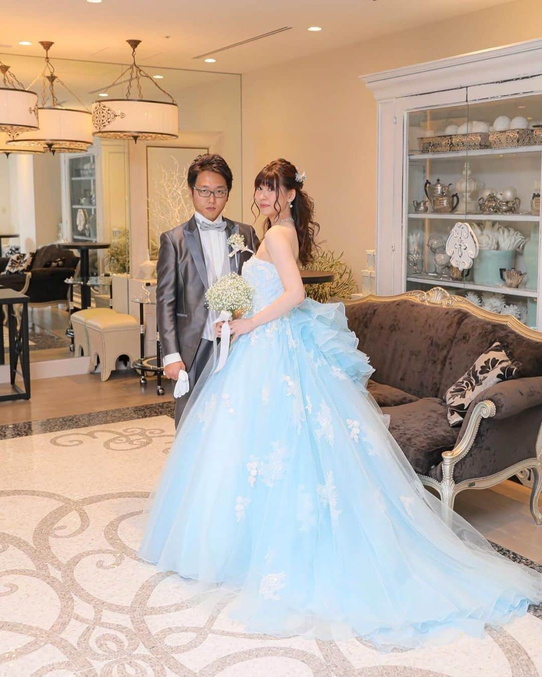 楽婚【公式】Instagramさんのインスタグラム写真 - (楽婚【公式】InstagramInstagram)「@rakukon をフォローして 『#楽婚』をつけて、 お写真の投稿大歓迎♡ 公式IGでリグラムされるかも！？ . ♥楽婚の先輩カップル Keisuke&Yuki  会場：#ザストリングス表参道 ＞https://www.rakukon.com/couple/keisuke-yuki-20190715-2/  かすみ草がとっても可愛らしいブーケは 淡いブルーのドレスにもぴったりで 花嫁さまをより一層華やかにしてくれています◎ .  Webでご予約はTOPのURLより♡ ⇒@rakukon . #楽婚 #rakukon #ベストブライダル #wedding #ウェディング #フォトウェディング #プレ花嫁 #卒花 #日本中のプレ花嫁さんと繋がりたい #プラコレ #marryxoxo #ウエディングニュース #花嫁 #卒花嫁 #2020年夏婚 #2019年冬婚 #結婚式準備 #weddingdress #ウェディングドレス #カラードレス #かすみ草 #かすみ草ブーケ #ブルードレス #チュールドレス #ブーケ #ウェディングブーケ #ブーケ迷子 #前撮り #結婚式前取り」12月1日 18時23分 - rakukon