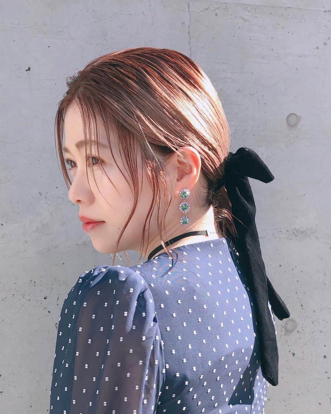 山脇道子のインスタグラム：「出産前にずっとつけていた 睫毛エクステを外してから なにもせずにいたけど 今回初めて睫毛パーマしてみました🙂 自然でいいかも🙆‍♀️ . ヘアーはいつも通り @asawakaori #SHIMA  ピアスはキャンディみたいで可愛い @bijouri 🍬」