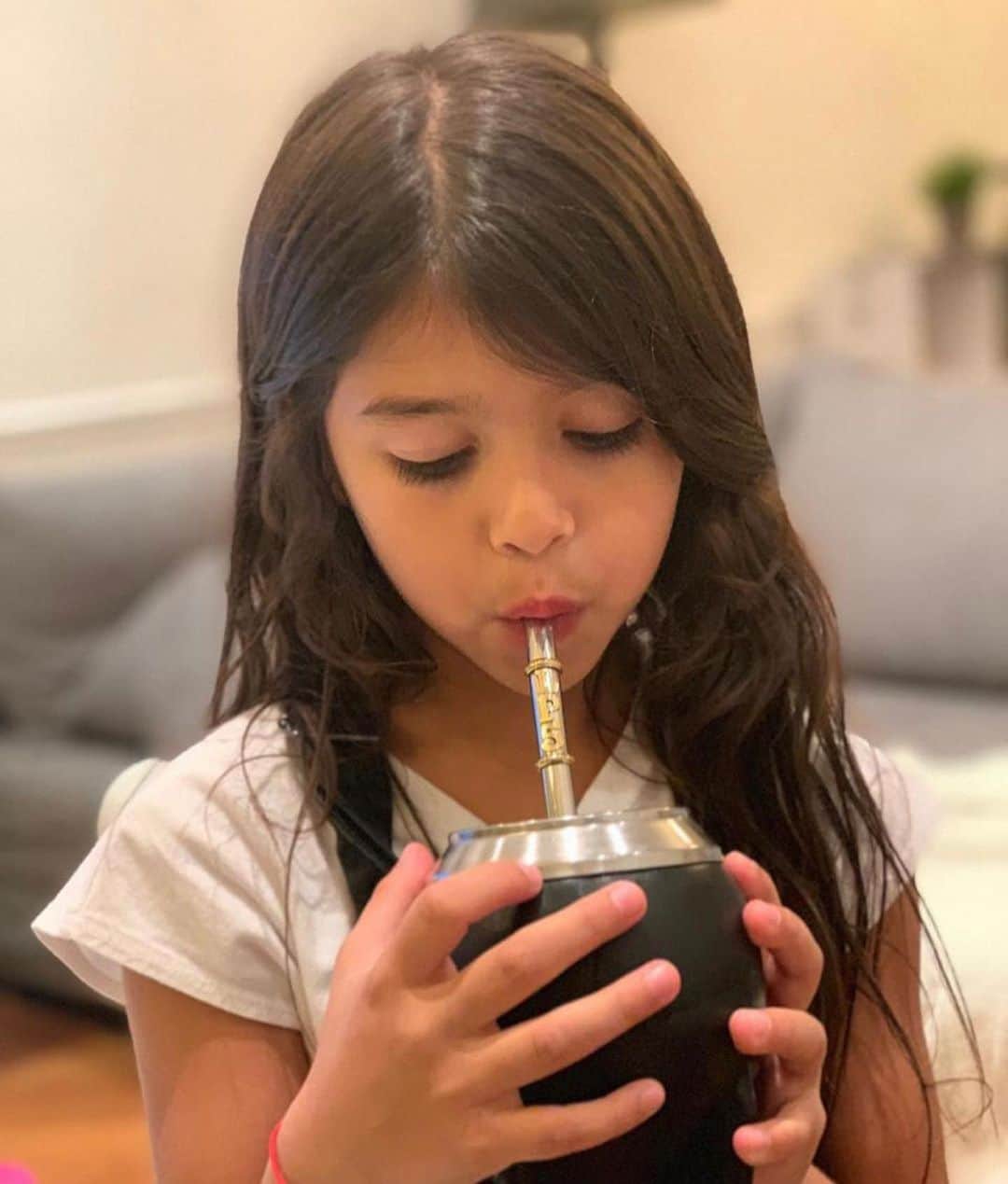 レアンドロ・ダニエル・パレデスのインスタグラム：「6 años que llegaste para cambiarme  la vida princesa , espero y deseo que seas siempre muy feliz hija ❤️ te amo mi amor ❤️ feliz cumpleaños 🎊🎁」