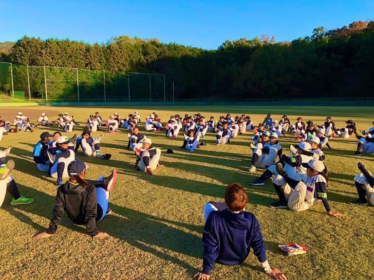 加藤優さんのインスタグラム写真 - (加藤優Instagram)「. .  本日は静岡県にて、 80名の女子選手たちに 野球教室をさせていただきました！ コーチはこのメンバー👍 最高に楽しかった😆✨. . .  先日のニュースにより、 多くの若い女子野球選手たちに 不安を与えてしまいました。  だからこそ、 新たな道を示していけるように 一歩一歩、頑張ります😁  #女子野球 #小西美加 選手 #岩見香枝 選手 #佐々木希 選手 #浅野桜子 選手 #加藤優」12月1日 18時42分 - y_k_009