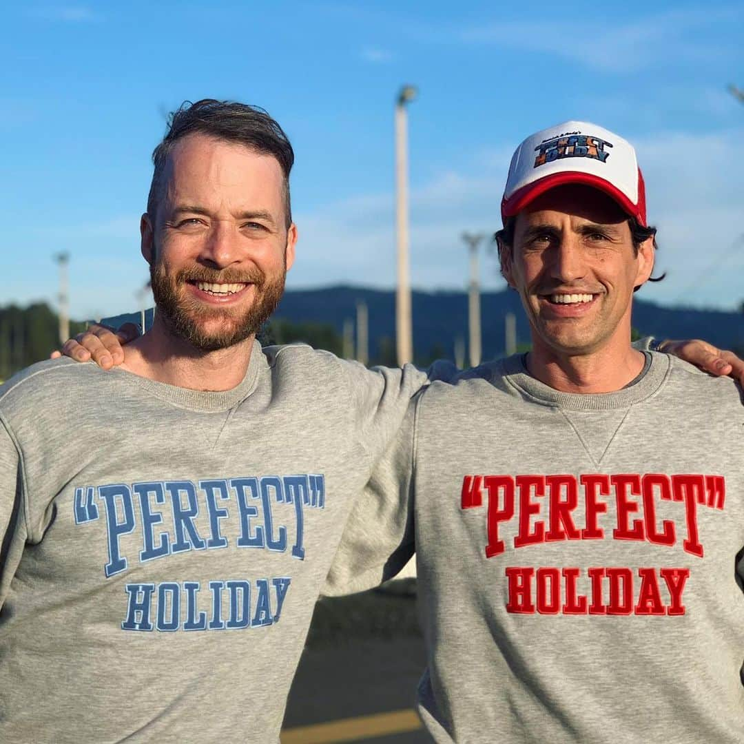 Hamish & Andyさんのインスタグラム写真 - (Hamish & AndyInstagram)「Thank you all for watching "Perfect" Holiday! We had a bunch of people asking if they could buy their very own "Perfect" Holiday jumper like the ones we wear on the show, so we Googled 'Sewing' and 'Merchandise' and well, now you can buy (an almost identical) one in red or blue or both! Collect the set! At merch.hamishandandy.com P.S. If you want one for Xmas day, you'll need to order by December 8th. 🎄🎁」12月1日 18時47分 - hamishandandy