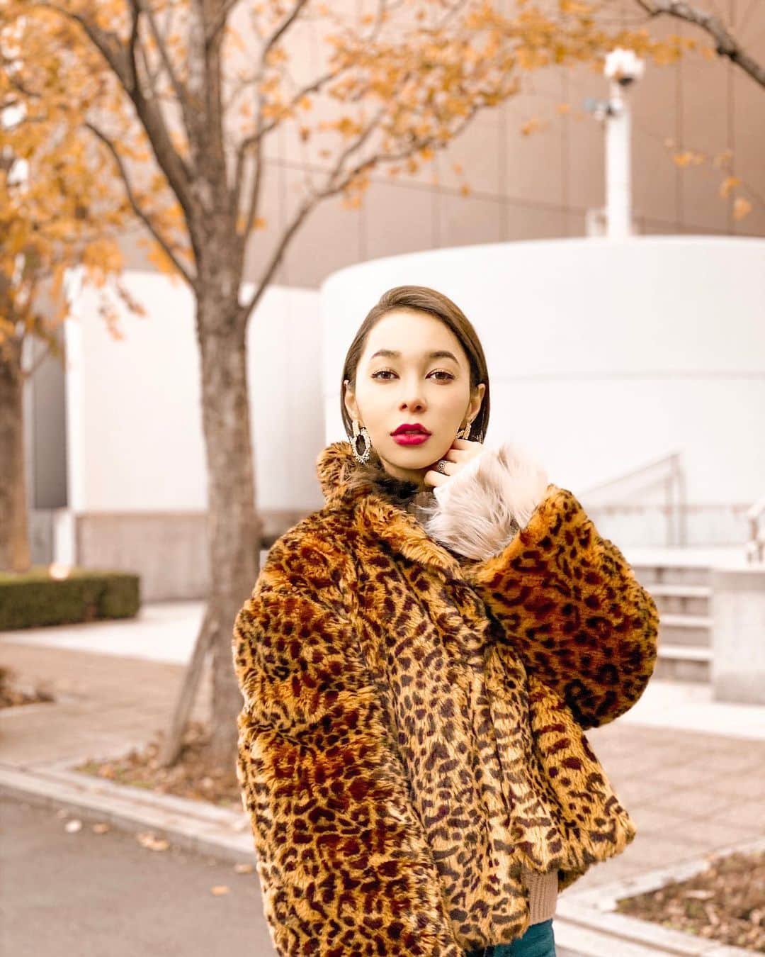 Gabrielaさんのインスタグラム写真 - (GabrielaInstagram)「Started December! And I feel good vibes for this month🎄💫 . . . . . #december #xmas #winter #leopardcoat #ootd #tokyo #fashion #inverno #lookdodia #lookinveno #冬コーデ#クリスマス#豹柄コート」12月1日 18時48分 - rkgabriela