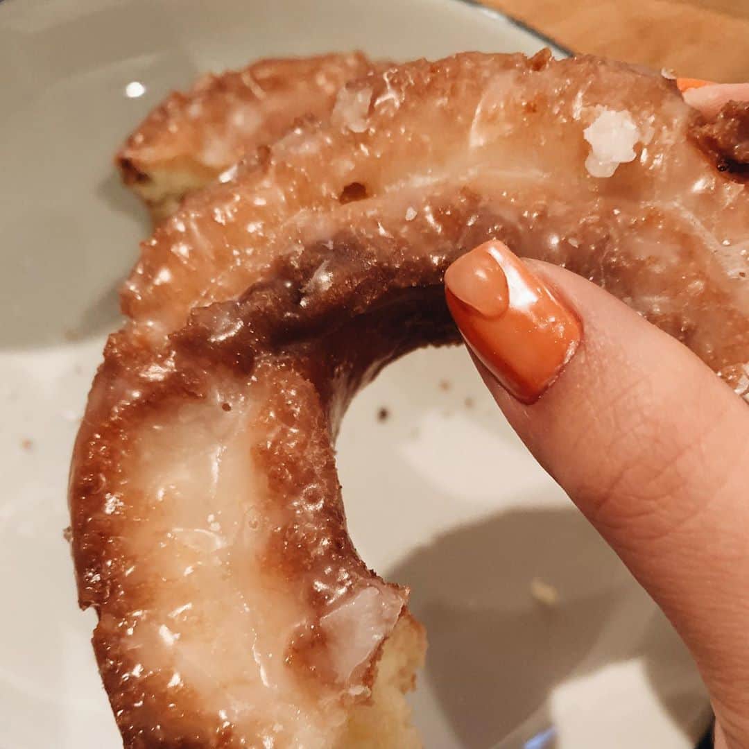 マイコ さんのインスタグラム写真 - (マイコ Instagram)「* maple sugar nail🍩♡ 久しぶりにメープルシュガードーナツ食べたら ネイルのデザインもメープルシュガーに見えた😍 ・ ・ ・ ・ thanks💅 @anuheanailhilo #nail#anuheanail#donut#misterdonut#design#maplesugar」12月1日 18時50分 - maicorori