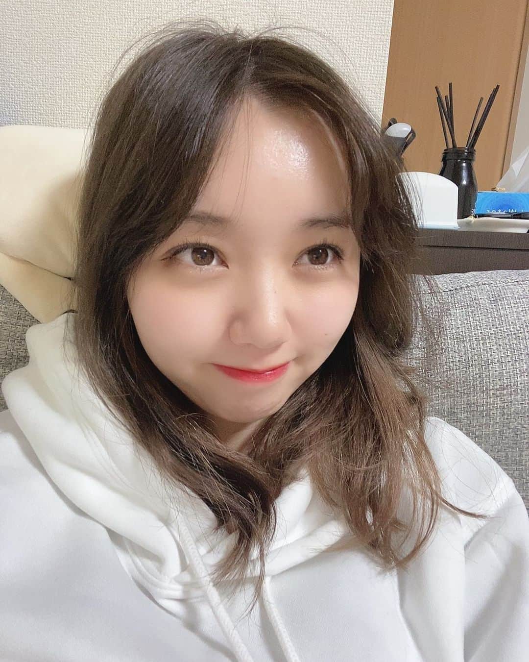 江野沢愛美さんのインスタグラム写真 江野沢愛美instagram 長い前髪のセットにも慣れた頃だがもう気持ちが折れそう 友達の家 12月1日 18時51分 Enosawa Manami