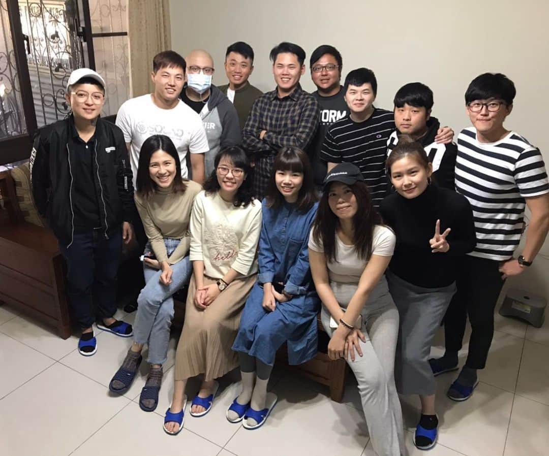 郭俊麟のインスタグラム：「國小同學會第四屆 謝謝大家參與 明年見😄」