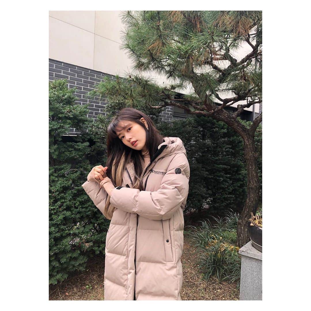 チョン・ソミンのインスタグラム：「❄️🌬⛄️🌨 덤벼봐. 난 준비됐으니😤 ••••••••• (⚠️비와서 너무 추워요ㄷㄷ 내일부턴 기온이 영하로 떨어진다니 다들 꽁꽁 싸매자요❗️)♥️」