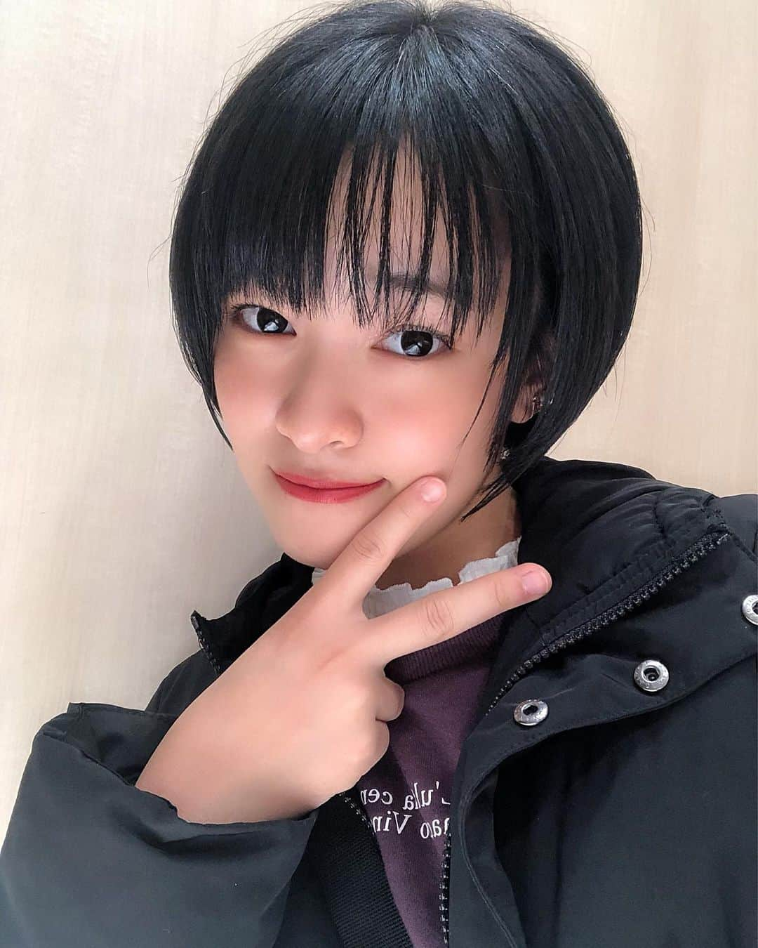 amiのインスタグラム：「hair cut #black #hair #cut」