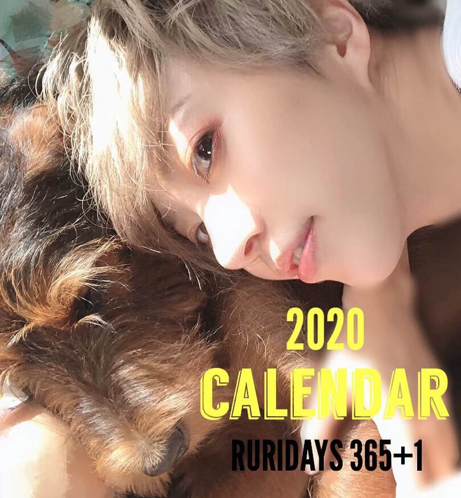 美弥るりかさんのインスタグラム写真 - (美弥るりかInstagram)「. . カレンダー﻿ 【2020美弥るりかカレンダー RURIDAYS 365+1】﻿ ﻿  2020年のcalendarが、本日12月1日より﻿ 公式FC  RURICARAT会員さん以外の方にも﻿ 購入していただけるようになりました！﻿ ﻿ 今年は初めての日めくりです✨﻿ ﻿ ﻿ サンディエゴで全て撮影し、オールカラーの卓上型なので﻿ 一つのphotobook📖の様にもお楽しみいただける一冊になっています😊﻿ ﻿  素晴らしいアメリカの景色、最高のメンバーと共に作った﻿ 大切なカレンダーとなりました！ ﻿ ﻿ 写真を決めるのも時間をかけ、心を込めてセレクトしましたので、早く皆さまに見ていただきたいです☺️🗓﻿ ﻿ ﻿ このカレンダーとともに2020年も、皆様と笑顔で過ごせたら嬉しいです💎﻿ ﻿ ﻿ オフィシャルサイトのSTOREよりご購入いただけます！﻿ RURICARAT会員様と非会員さまは﻿ 購入いただく商品ページが違いますのでお間違えのないように😊﻿ ﻿ ¨¨¨¨¨¨¨¨¨¨¨¨¨¨¨¨¨¨¨¨¨¨¨¨¨¨¨¨¨¨¨¨¨¨¨﻿ ﻿ サンディエゴで出会ったTonyと西海岸を旅した５日間。﻿ プライベート感溢れるナチュラルな姿や西海岸ならではの﻿ 絶景や夕景と共に写した美しいショットをまとめ、﻿ ロードムービーのような新しい形のカレンダーフォトブックを作成しました。﻿ ﻿ 366日毎日違うカットの日めくりなので、一年を通して一緒に旅をしているような気分になれる一冊です。﻿ ﻿ 表紙には、美弥るりかの手書き印刷によるメッセージが入るので届いてからのお楽しみに！﻿ ﻿ ﻿ photograph : @marco149  all styling : Rurika Miya﻿ design : Ayako Watanabe ［COSTA MESSA］﻿ printer : Fujiwara Printing inc.﻿ production : SWEET TYPHOON, Hiromi Adachi﻿ coordination & catering : @kiyoai413 ﻿ hair & make up : @makeup_annak  special thanks : @tonythechocolate666 &his Dad﻿ ﻿ ﻿ 卓上タイプ﻿ 表紙＋367P﻿ サイズ：181mm×125mm×39mm﻿ ﻿ ¨¨¨¨¨¨¨¨¨¨¨¨¨¨¨¨¨¨¨¨¨¨¨¨¨¨¨¨¨¨¨¨¨¨¨﻿ ﻿ https://store.skiyaki.net/rurikamiya_store﻿ ﻿  #2020 #calendar  #sandiego  #lasvegas  #JoshuaTree #ruridays #美弥るりか #rurikamiya」12月1日 19時25分 - rurika_miya_official