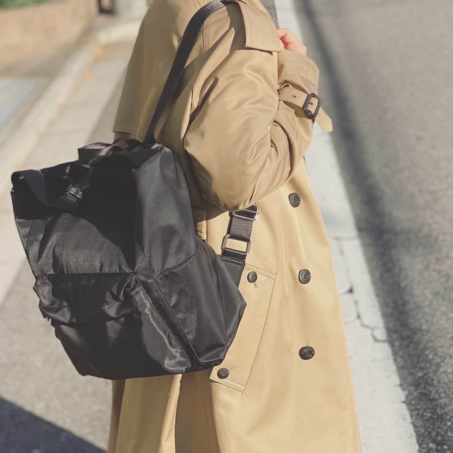 ryokoさんのインスタグラム写真 - (ryokoInstagram)「🍂 リュックのコーデについていくつか質問をもらっていたので..最近のお気に入りをご紹介☺︎ @wcjapan のもの❤︎3wayなのがとにかく魅力👌🏻 リュックにもトートにもショルダーバッグとしても使えて、公園とかだけじゃなく通勤コーデにも合わせやすい！ポケットも左右と真ん中、中にも多めにあってとにかく使い勝手が良いのです☺︎ ． #coordinate coat #lephil knit #emmi pants #zara bag #wcjapan shoes #vans #vansoldskool ． ． ． #outfit #code #fashion #locari  #mamagirl_sugotoku #mamagirl #ダブルシー #ルフィル #スニーカー女子 #スニーカーコーデ #ザラ #ザラジョ #バンズ #公園コーデ #おやコーデ #カジュアルコーデ #リュック #バックパック #コーデ #シンプルコーデ」12月1日 19時34分 - ry.0123