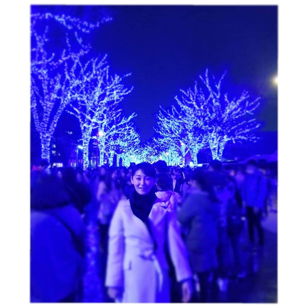 風花舞さんのインスタグラム写真 - (風花舞Instagram)「渋谷・青の洞窟2019。 初めての青の洞窟。 ブルーだけ。  ブルー好きとしてはこのイルミネーションはとても落ち着く。 綺麗だった✨  #渋谷#青の洞窟#イルミネーション#綺麗#落ち着く#ブルー#blue#illumination」12月1日 19時45分 - kazahanamai_official