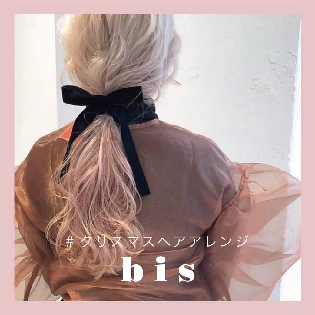 のインスタグラム：「. 🎄﻿ ﻿ ﻿ 🎄christmas hair arrange 🎀﻿ ﻿ ﻿ 特別な日は、とびきり可愛いヘアスタイルで。﻿ クリスマスが近づくとパーティやデートなど、おめかししたいシーンが増えますよね？❤︎﻿ ﻿ リボンを巻くと可愛さアップ❤︎﻿ 後ろ姿まで抜かりなく、「可愛い」を仕込んで臨んでね🎀﻿ ﻿ スワイプしてアレンジを参考にしてね✨﻿ ﻿ ﻿ ﻿ #クリスマスヘアアレンジ  #クリスマスヘア #ヘアアレンジ #hairstyle #hair #hairarrange #ヘアスタイル #ヘア #hairstyles #ヘアカラー  #アレンジ #リボンアレンジ #リボンヘア #リボンヘアアレンジ #無造作ヘア #トレンド #bis_web」