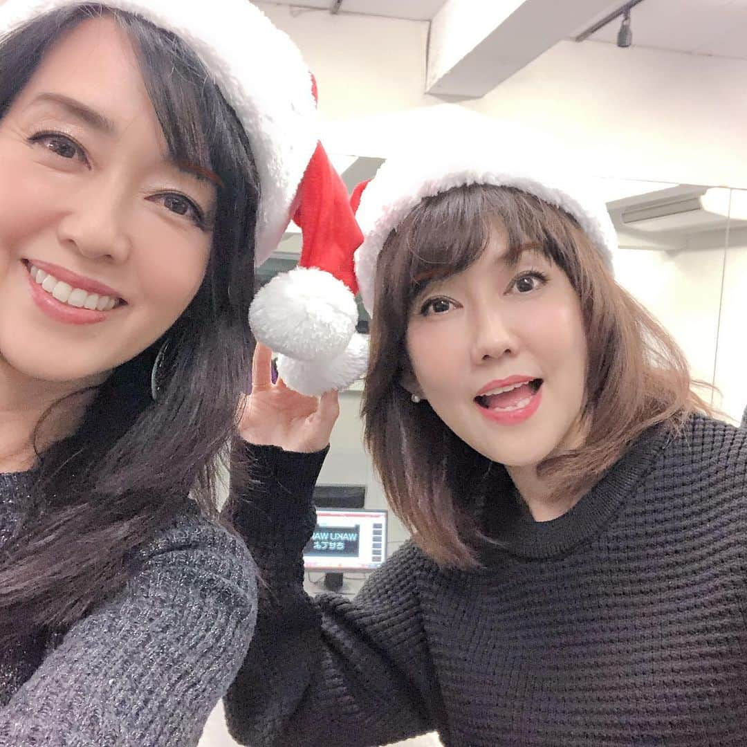 早見優さんのインスタグラム写真 - (早見優Instagram)「Rehearsals with my bestie, Iyo-chan💕 12月6日の青森県でのディナーショーのリハーサル。 もう12月だー！ #気分はサンタクロース #christmasvibes  #松本伊代 さん」12月1日 20時32分 - yuyuhayami