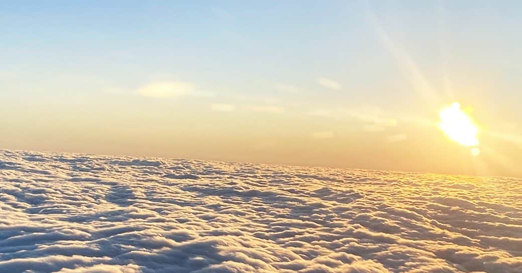 ニコール・キッドマンさんのインスタグラム写真 - (ニコール・キッドマンInstagram)「Above the clouds on a Sunday」12月2日 7時26分 - nicolekidman