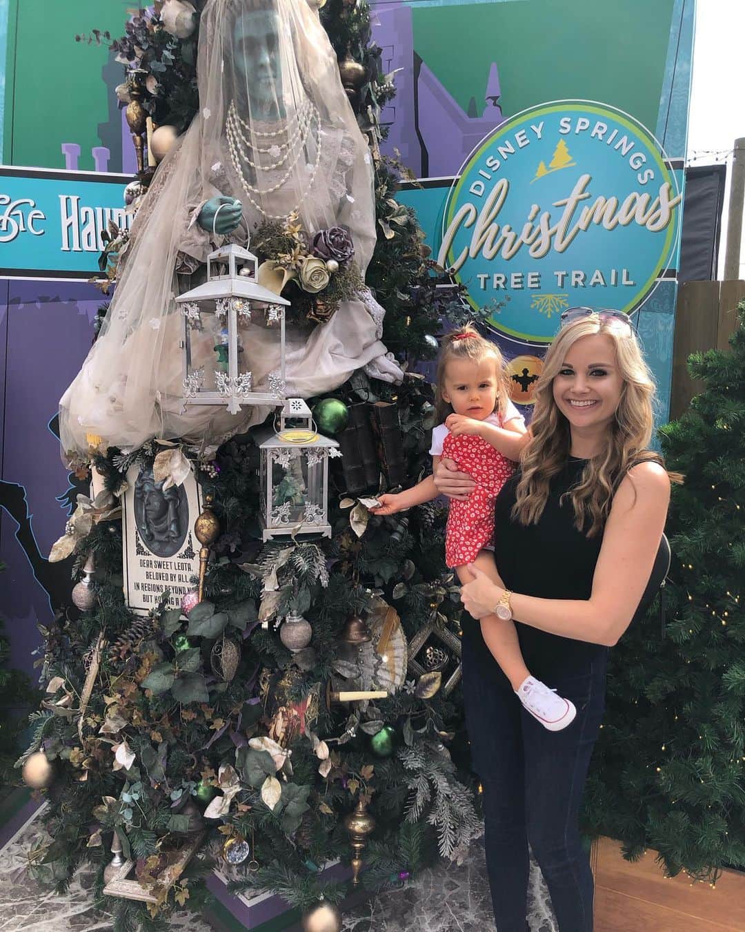 カーラ・モナコさんのインスタグラム写真 - (カーラ・モナコInstagram)「The Christmas Tree Trail at Disney Springs was a blast! I think we all know what my favorite themed tree was. 🎄」12月2日 5時56分 - karamonaco