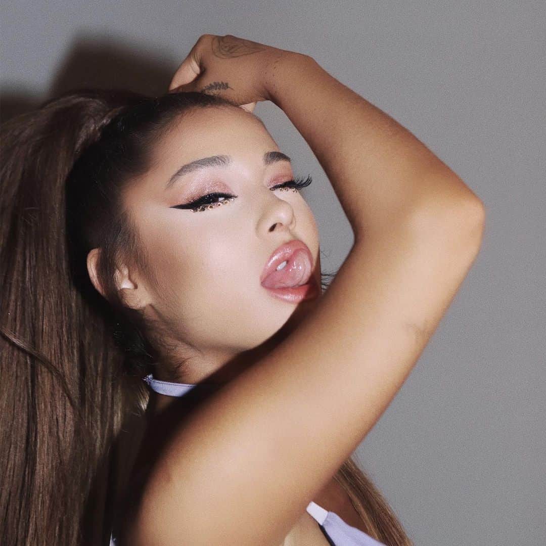 Alfredo Floresのインスタグラム：「📸 @arianagrande」