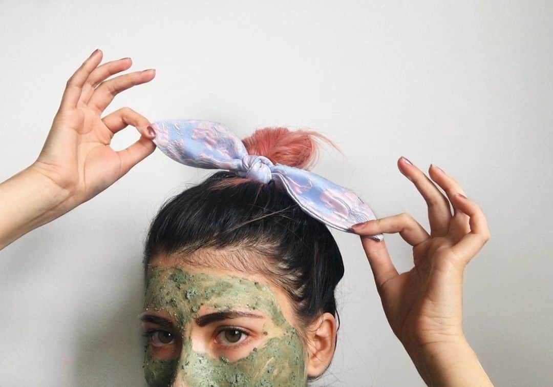 LUSH Cosmeticsさんのインスタグラム写真 - (LUSH CosmeticsInstagram)「We want to know: what piece of self-care advice would you give your younger self? 💚⁠ ⁠ /📷: @adrienne_rovere ⁠ *⁠ *⁠ *⁠ *⁠ *⁠ *⁠ #skincare #beauty #skincareroutine #skincareaddict #instabeauty #healthyskin #selfcare #beautifulskin #lifeisbeautiful #mask #masking」12月2日 6時35分 - lushcosmetics