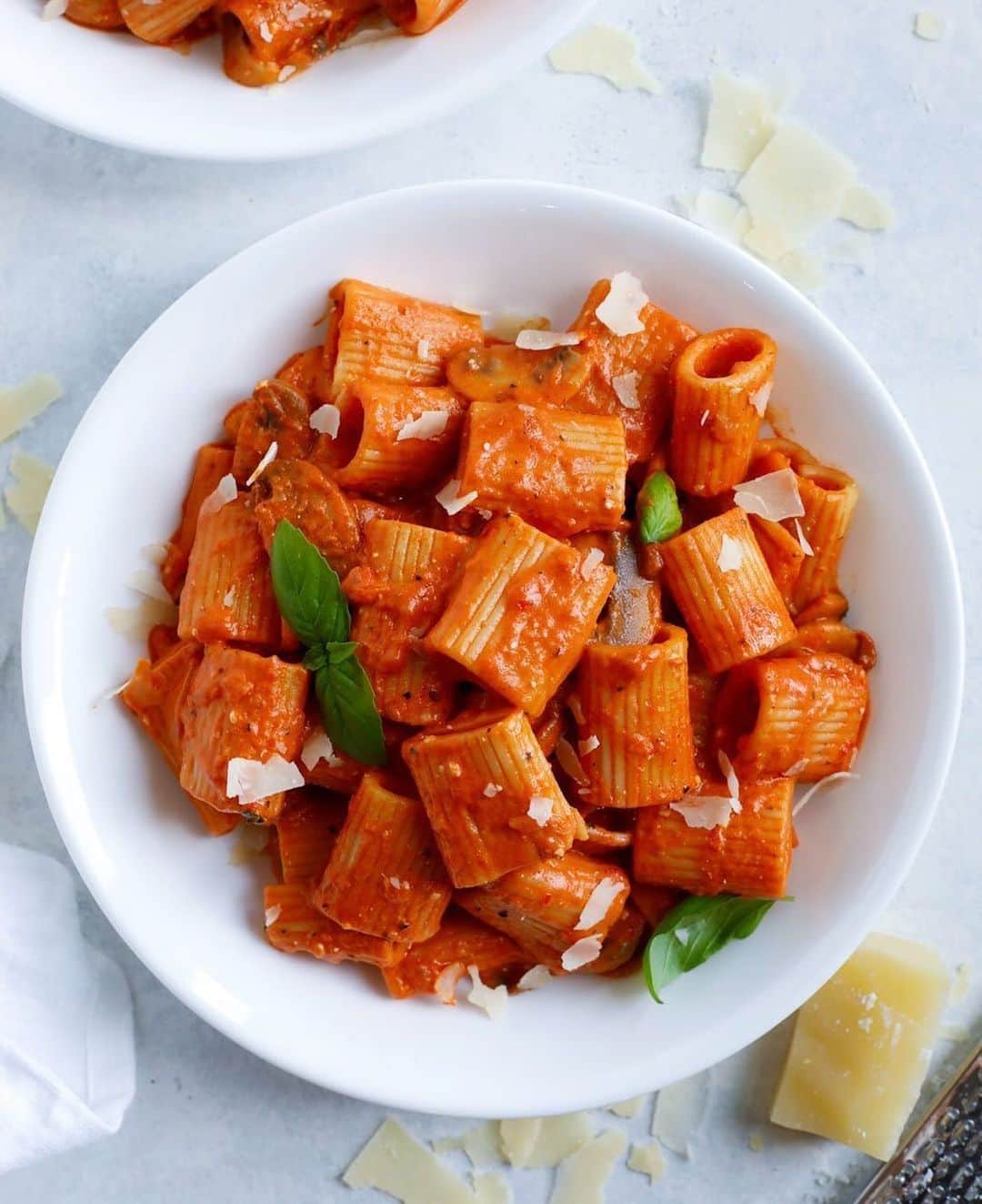 Easy Recipesさんのインスタグラム写真 - (Easy RecipesInstagram)「This Creamy Red Pepper Rigatoni Pasta is so comforting and delicious! It’s one of my family’s most favorite pasta meal! Full recipe link in my bio.  https://www.cookinwithmima.com/creamy-red-pepper-rigatoni/」12月2日 6時39分 - cookinwithmima