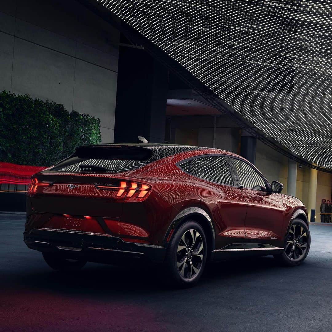 Fordさんのインスタグラム写真 - (FordInstagram)「This all-electric Pony is lighting up the night. Follow the link in our bio to learn more. #MustangMachE . . . Pre-production model shown.」12月2日 6時49分 - ford
