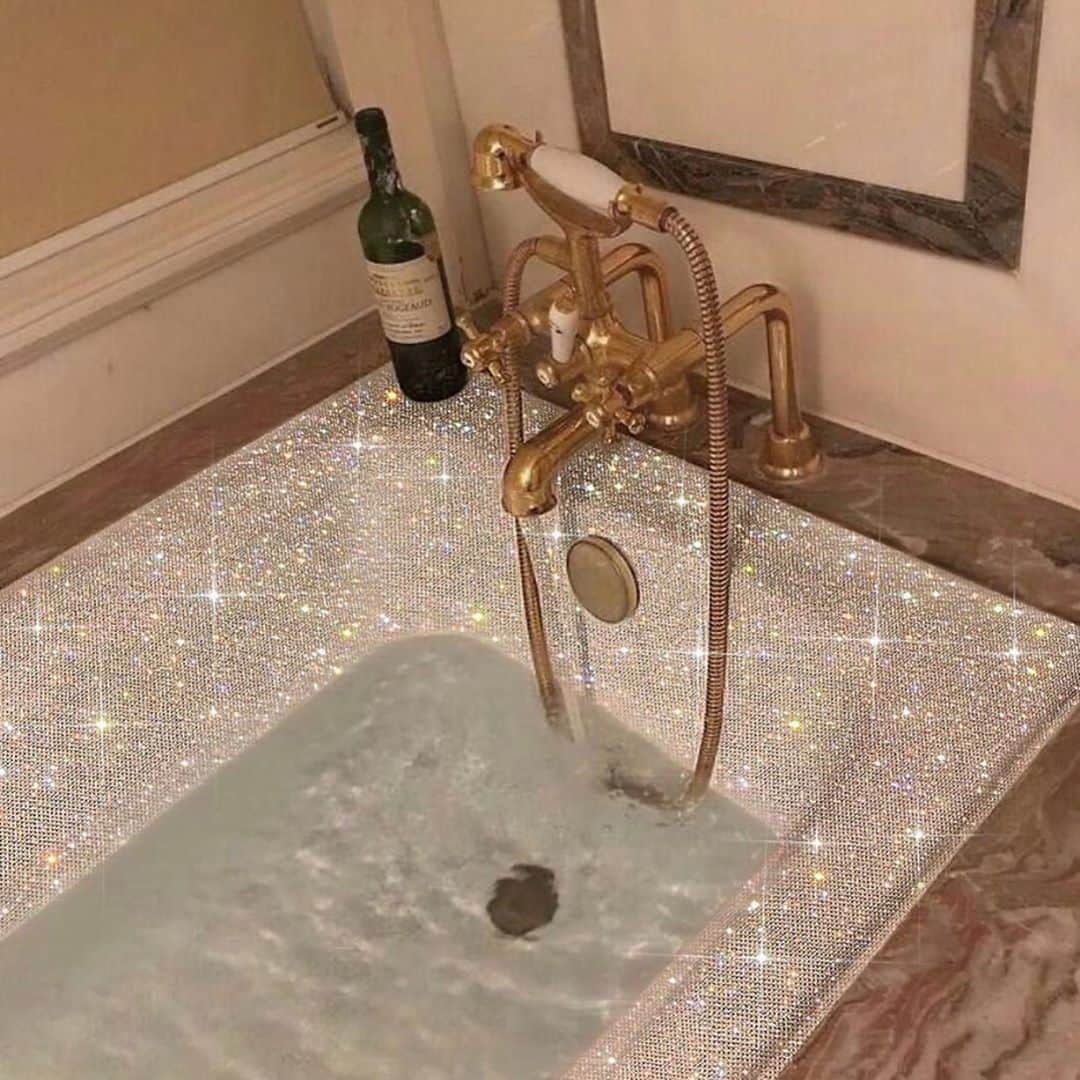 Aylen Aのインスタグラム：「#Mood 💆🏽‍♀️」
