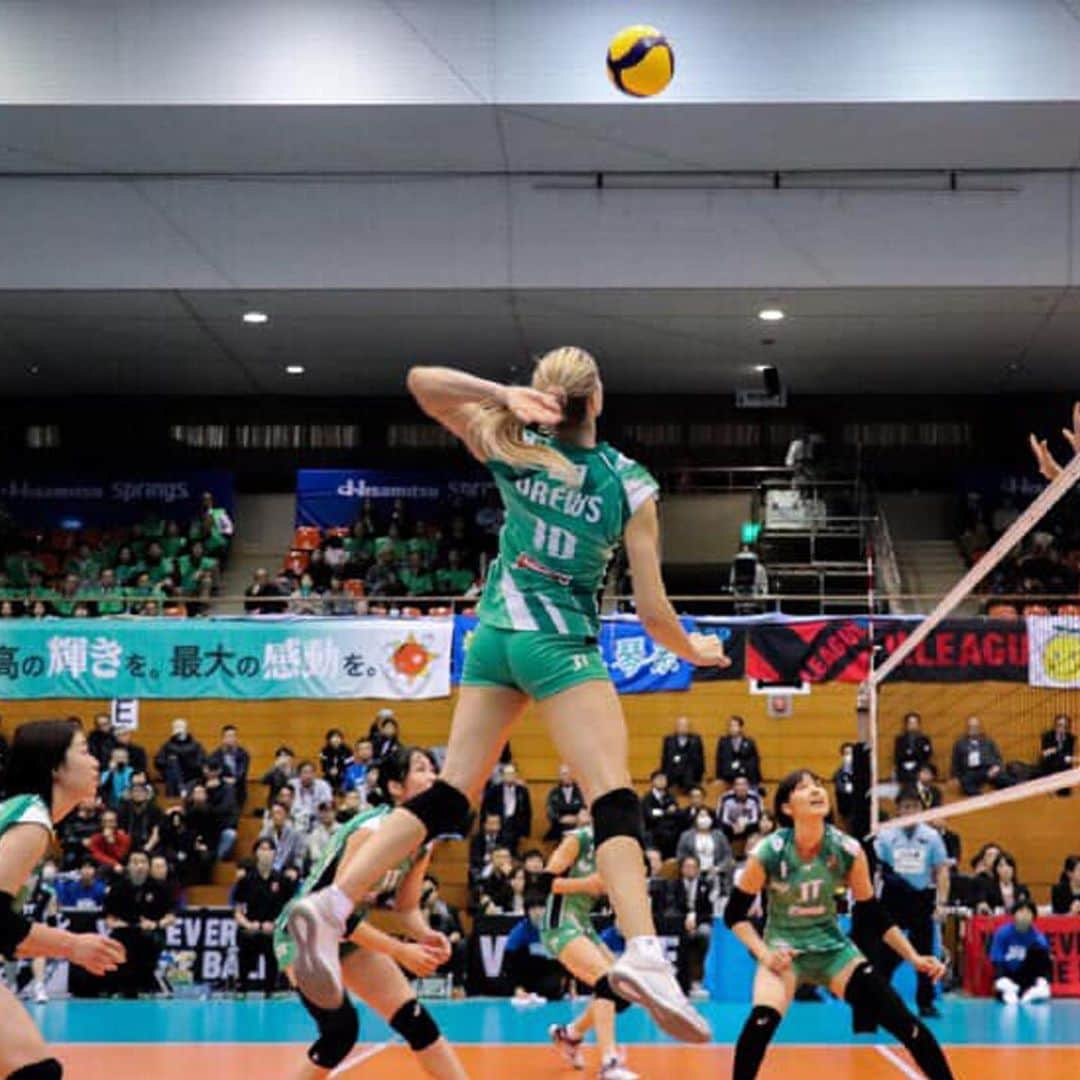 USA Volleyballさんのインスタグラム写真 - (USA VolleyballInstagram)「@USAVwnt Weekly Update: ✅Annual Team USA Open Tryouts Feb. 21-23 ✅Kelsey Robinson co-authors book ✅Lauren Carlini on WGN podcast ✅FIVB Club World Championship ✅Other @teamusa news from around the world in pro & @ncaavolleyball ranks  For the update, click our bio 🔗」12月2日 6時58分 - usavolleyball