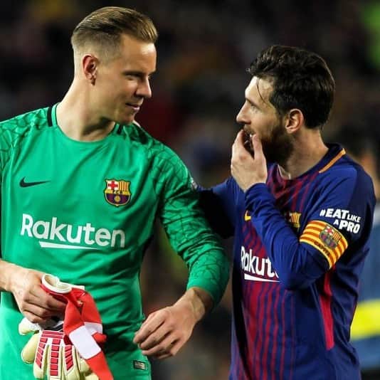 カルレス・プジョルのインスタグラム：「Con estos dos todo es posible. 🔝🔝🙌🙌 #viscaelbarça」