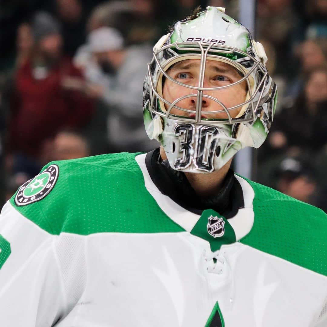 ダラス・スターズさんのインスタグラム写真 - (ダラス・スターズInstagram)「A new white mask to go with the white unis for Bish. 🔥」12月2日 7時20分 - dallasstars