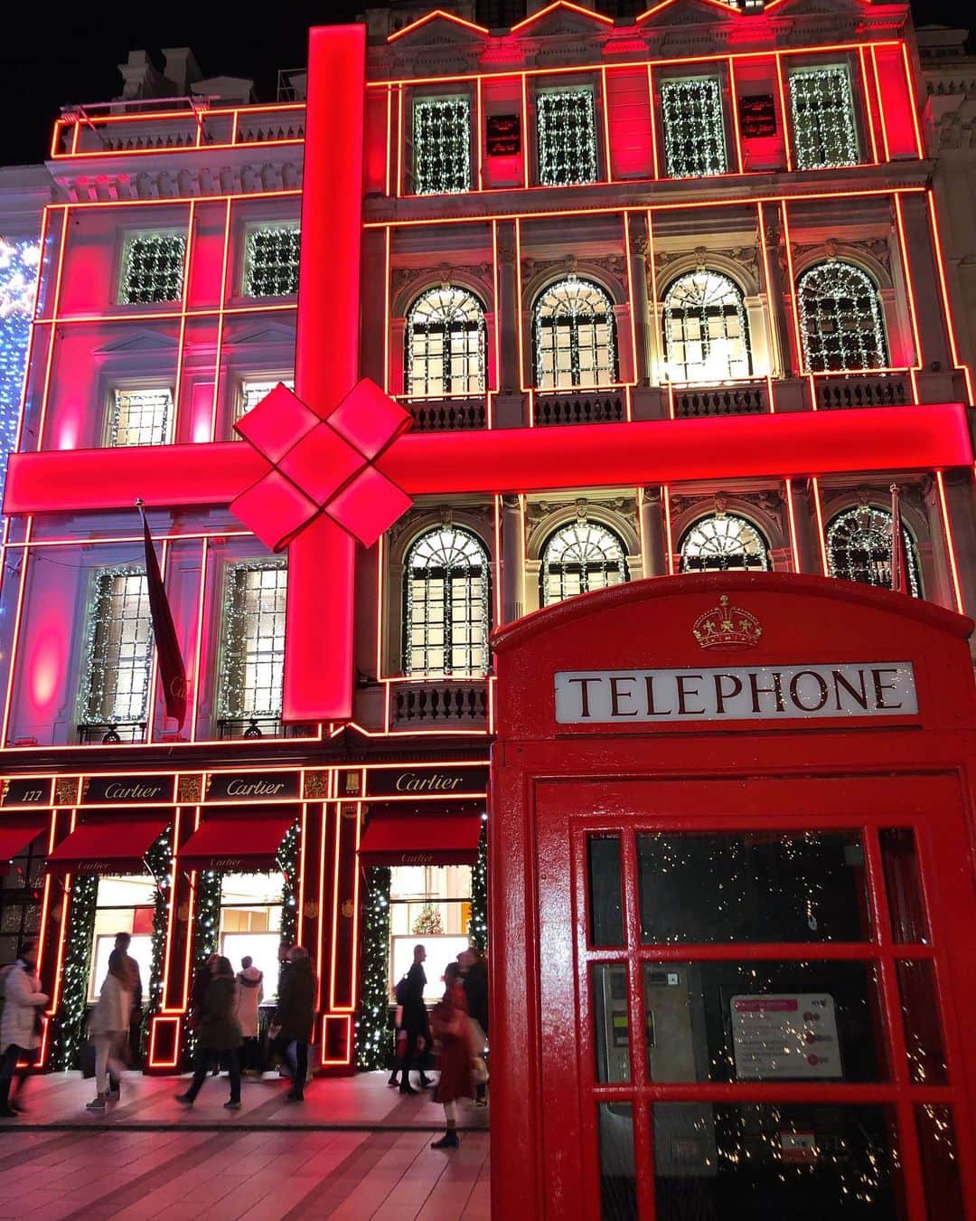 Seyda♥ Travel & Natureのインスタグラム：「#London is red😀❤️🙋‍♀️ #seydauk」