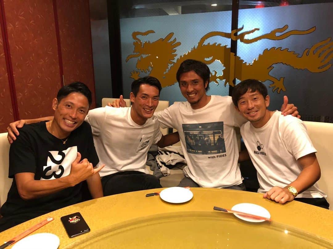 森脇良太さんのインスタグラム写真 森脇良太instagram 槙野くんって顔ちっちゃいんだね 笑 てか 森脇の顔がデカイだけか 笑 森脇良太 槙野智章 那須大亮 宇賀神友弥 Makino 5 Official Nasudaisuke Official Ugajin No3 時差