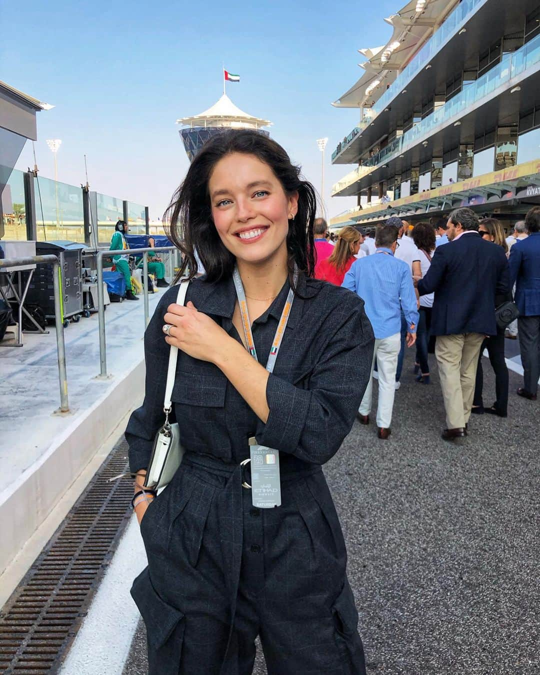 エミリー・DiDonatoさんのインスタグラム写真 - (エミリー・DiDonatoInstagram)「Walking around the @f1 pit! 🏎😱 @etihadairways」12月1日 22時32分 - emilydidonato