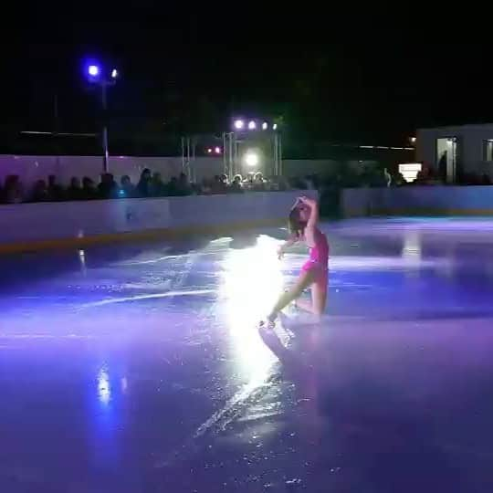 木原万莉子のインスタグラム：「"HIP HIP CHIN CHIN" ・ アシュリー @ashwagner2010 に憧れてずっと使いたかったヒップヒップチンチン。1つ夢が叶いました✨ ・ 最後まで残って観てくださった方々ありがとうございました🙇🏻‍♀️ ・ #vivasquarekyoto#hiphipchinchin#ヒップヒップチンチン」