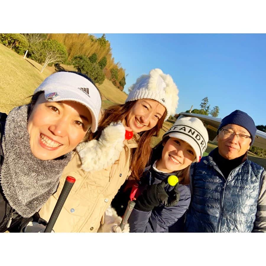 中田奈沙さんのインスタグラム写真 - (中田奈沙Instagram)「Perfect whether for golf⛳️✨ 月一恒例の @akikogt1127 と お父様とのゴルフに @akochop も加わり更に 楽しいラウンド❤️ 天気も最高で寒さも動けば余裕でした😀 今年あと1ラウンドはしたいな☺️ * * #golf #golfing #instagolf #me #friends #fashion #shibayamagolfclub #chiba #pearlygates #jackbunny #standrews #onoff #callaway #nike #instafashion #ootd #ゴルフ #芝山ゴルフ倶楽部 #千葉 #平日ゴルフ #ファッション #中田奈沙 #仲良し #パーリーゲイツ  #ナイキ #ジャックバニー #オノフ #キャロウェイ #セントアンドリュース #コーデ」12月1日 22時42分 - nasa_nakada